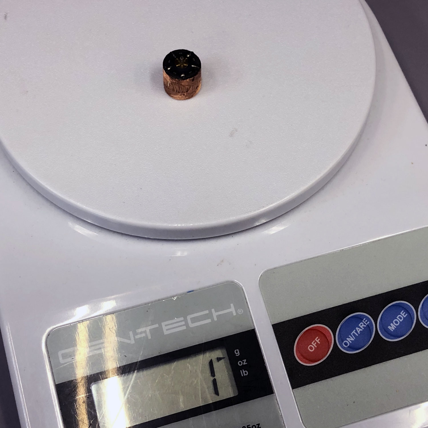 Close up of the coreless rotor at 1 gram vs 8 grams for the DC-motor, it's one Hell of a lot lighter so it accelerates more quickly